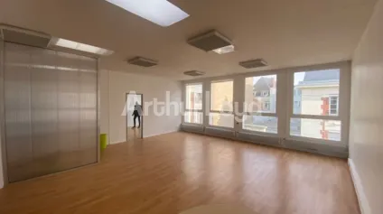 Bureaux à louer à Arras centre avec parking privatif sécurisé - Offre immobilière - Arthur Loyd