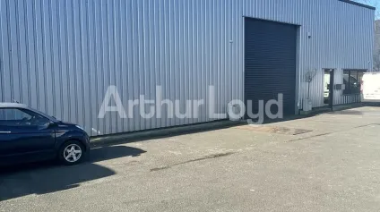 Entrepôt à louer à Neuville-en-Ferrain proche A22 dans zone dynamique - Offre immobilière - Arthur Loyd