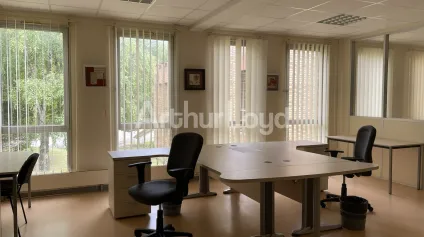 À LOUER - PLATEAUX DE BUREAUX AU COUR D'UNE ZONE INDUSTRIELLE DYNAMIQUE - DUNKERQUE - Offre immobilière - Arthur Loyd