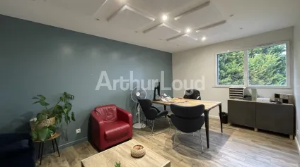 Immeuble de bureaux à louer à Liévin avec stockage et parking privatif - Offre immobilière - Arthur Loyd
