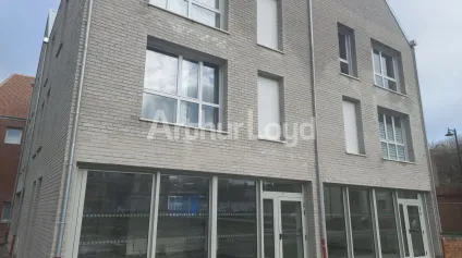 Location local commercial 160 m² Valenciennes visibilité parking public - Offre immobilière - Arthur Loyd