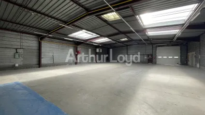 Entrepôt à vendre à Guesnain zone industrielle parking et réserve foncière - Offre immobilière - Arthur Loyd