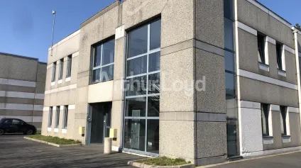 Bureaux situés en RDC d'un petit immeuble de bureaux ainsi que 9 places de parkings - Secteur: Grands Boulevards à proximité de lille par le Tramway - acces sécurisés. - Offre immobilière - Arthur Loyd