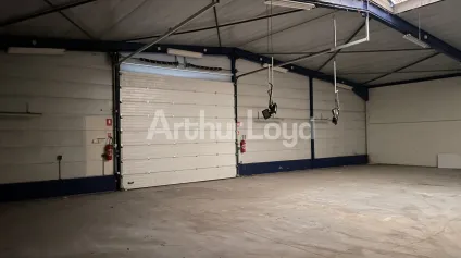 Entrepôt à louer à Lens indépendant accès rapide autoroutes et show-room - Offre immobilière - Arthur Loyd
