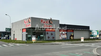 Location locaux commerciaux Halluin visibilité et parking zone commerciale - Offre immobilière - Arthur Loyd