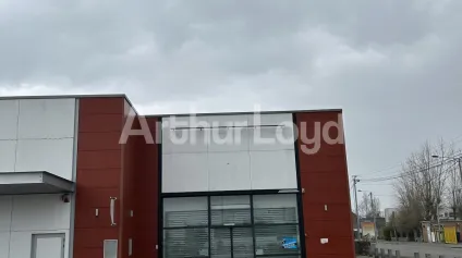 Location local commercial 410 m² Hazebrouck visibilité optimale et parking privatif - Offre immobilière - Arthur Loyd