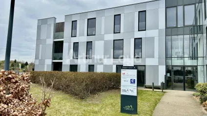 Bureaux à louer à Lesquin avec parking privatif et accès immédiat autoroute - Offre immobilière - Arthur Loyd