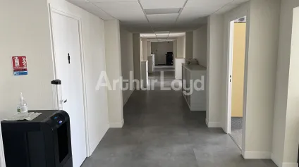 Bureaux à louer ou à vendre à Saint-Nicolas accès rapide grands axes - Offre immobilière - Arthur Loyd