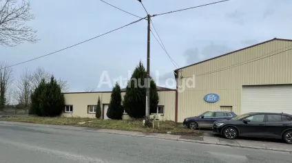 À LOUER OU À VENDRE - ENSEMBLE IMMOBILIER POLYVALENT AU COUR DE LA COMMUNE D'ESTAIRES - Offre immobilière - Arthur Loyd