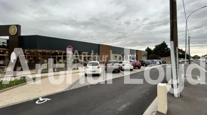 Location showroom commercial Lambres-lez-Douai visibilit&eacute; sur rond-point 200m2 - Offre immobilière - Arthur Loyd
