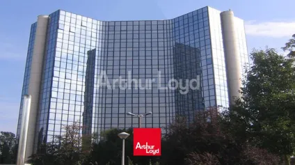 Tour Mercure - Bureaux Modernes en Zone Franche au pied du Métro 