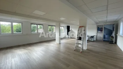 Bureaux à louer à Douai avec parking privatif et balcon vue dégagée - Offre immobilière - Arthur Loyd