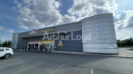 Location local commercial 450 m2 La Sentinelle proche enseignes majeures - Offre immobilière - Arthur Loyd