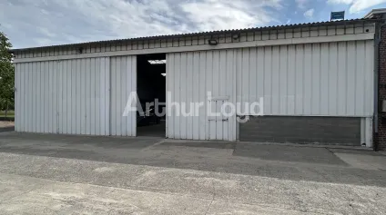 Entrepot à louer à Fretin avec bureaux stockage extérieur et parking sécurisé - Offre immobilière - Arthur Loyd