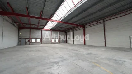 Entrepôt à louer Zone Petite Forêt , secteur zone commerciale - Offre immobilière - Arthur Loyd