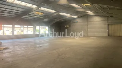 Entrepôt show-room à vendre à Béthune proche axes routiers majeurs - Offre immobilière - Arthur Loyd