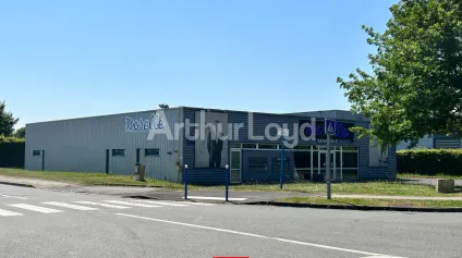 Local commercial à louer 720 m² grande visibilité secteur dynamique Dechy - Offre immobilière - Arthur Loyd