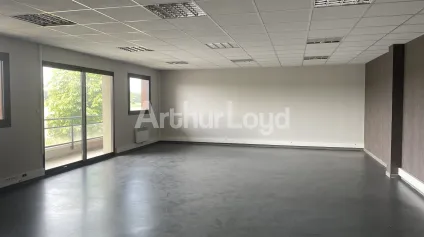 Bureaux à vendre ou à louer à Courrières dans immeuble récent bien entretenu - Offre immobilière - Arthur Loyd