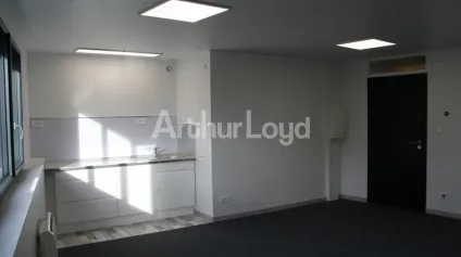 À LOUER - BUREAUX ENTIÈREMENT AMÉNAGÉS AU COUR DE GRAVELINES - Offre immobilière - Arthur Loyd