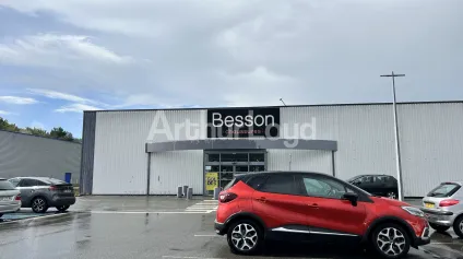 Location local commercial 1708 m2 Vendin-le-Vieil divisibilit&eacute; et parking - Offre immobilière - Arthur Loyd