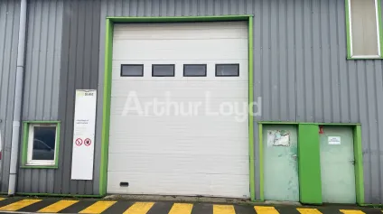 Locaux d'activité à louer à Noyelles-Godault accès sécurisé et bureau - Offre immobilière - Arthur Loyd