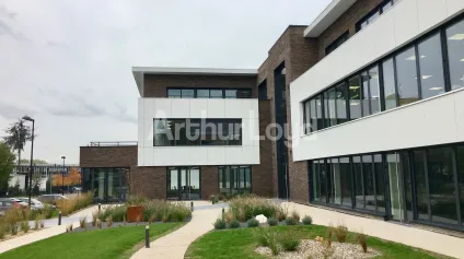 Bureaux à louer à Marcq-en-Baroeul avec parking privatif - Offre immobilière - Arthur Loyd