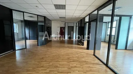 Bureaux à louer à Douai avec parking privatif et accessibilité PMR - Offre immobilière - Arthur Loyd