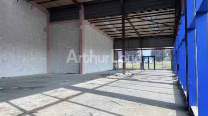 Entrepôt à louer à Trith-Saint-Léger axe passant avec parkings privatifs - Offre immobilière - Arthur Loyd