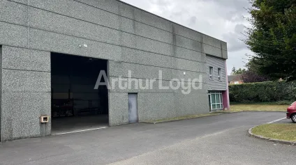 Entrepôt + bureaux à louer, Pilaterie. - Offre immobilière - Arthur Loyd