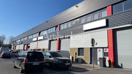 Entrepôts et bureaux à louer ou à vendre à Famars accès autoroutes proche tram - Offre immobilière - Arthur Loyd