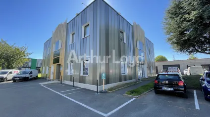 Location espace de bureaux 150 m² - Pilaterie -Wasquehal / Villeneuve d'Ascq, rénové - Offre immobilière - Arthur Loyd