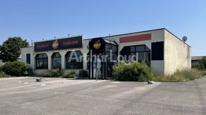 &Agrave; VENDRE / &Agrave; LOUER -ENSEMBLE IMMOBILIER IND&Eacute;PENDANT EN COEUR DE ZONE MARCEL DORET - CALAIS - Offre immobilière - Arthur Loyd