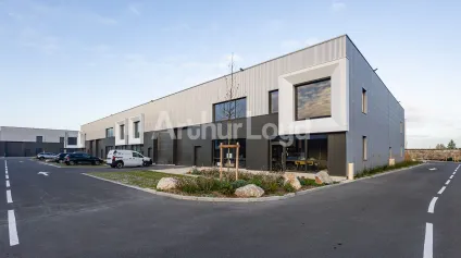 Locaux d’activité à vendre ou à louer à Quesnoy-sur-Deule dans parc neuf - Offre immobilière - Arthur Loyd