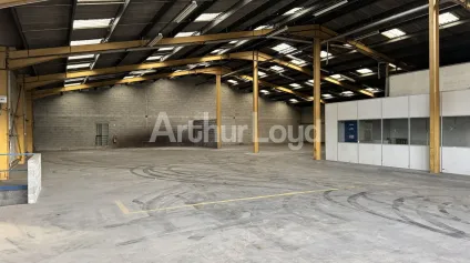 Entrepôt à louer à Marcq-en-Baroeul avec accès autoroutier immédiat - Offre immobilière - Arthur Loyd