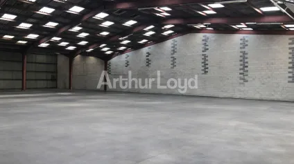 Entrepôt à louer à Fontaine-Notre-Dame avec quais et visibilité exceptionnelle - Offre immobilière - Arthur Loyd