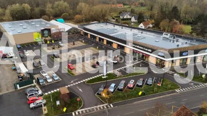 Location locaux commerciaux Cucq cellules de 75 m² et 242 m² avec vitrine - Offre immobilière - Arthur Loyd