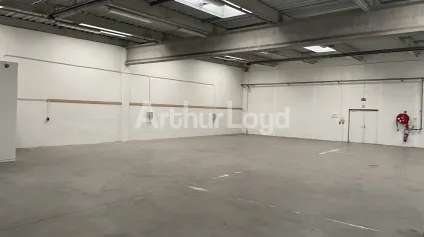Locaux d’activité à vendre à Roost-Warendin accès rapide A21 et stationnement - Offre immobilière - Arthur Loyd