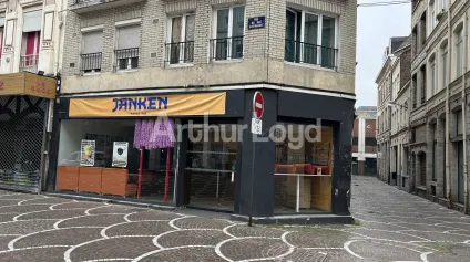 Local commercial d angle à louer à Lille avec vitrine de 10m et rénovation récente - Offre immobilière - Arthur Loyd