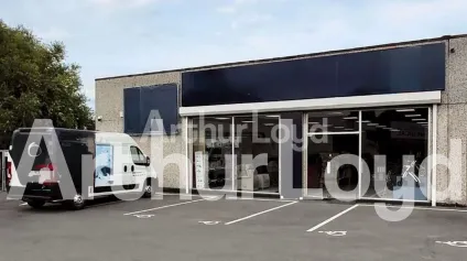 Location local commercial 360 m2 Roncq visibilité et fort passage - Offre immobilière - Arthur Loyd