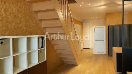 BUREAUX MODERNES ET RÉNOVÉS À METEREN - VISIBILITÉ OPTIMALE - Offre immobilière - Arthur Loyd
