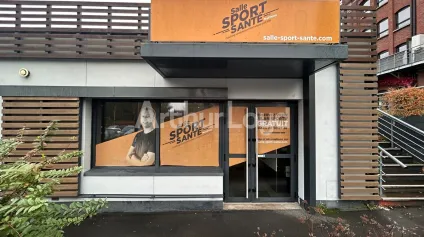 Local commercial à louer à Roncq avec vitrine visible et stationnement facile - Offre immobilière - Arthur Loyd