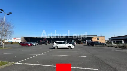 EXCLUSIVITÉ ARTHUR LOYD - LOCAL COMMERCIAL INDÉPENDANT À VENDRE / 1&nbsp;235m2 env et 83 places de parkings VL - Offre immobilière - Arthur Loyd