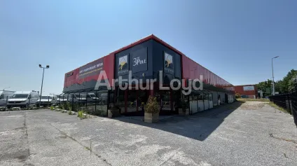 Local commercial à vendre à Bruay-la-Buissière emplacement stratégique Porte Nord<br />Disponible à la location - Offre immobilière - Arthur Loyd