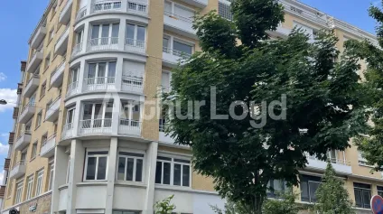 Bureaux à vendre ou à louer Lille centre espaces rénovés balcon lumineux - Offre immobilière - Arthur Loyd