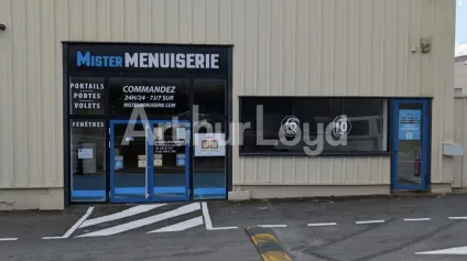 Location local commercial avec parking surface 189 m2 Trith-Saint-Léger - Offre immobilière - Arthur Loyd