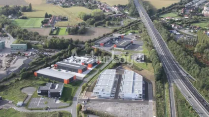 Locaux d'activité / entrepôt à louer Escaudain visibilité autoroute et locaux neufs - Offre immobilière - Arthur Loyd