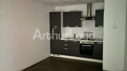 Entrep&ocirc;t et showroom &agrave; louer &agrave; Wasquehal emplacement strat&eacute;gique et divisible - Offre immobilière - Arthur Loyd