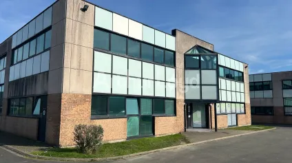 Bureau à louer à Lesquin dans immeuble de standing proche aéroport et accès autoroutes - Offre immobilière - Arthur Loyd