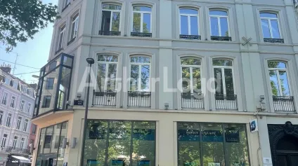 Bureaux à louer à Lille - Immeuble de standing avec open space et parking à proximité - Offre immobilière - Arthur Loyd