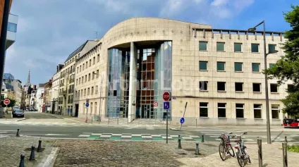 Bureau à louer à Lille dans immeuble rénové parking sécurisé terrasse - Offre immobilière - Arthur Loyd